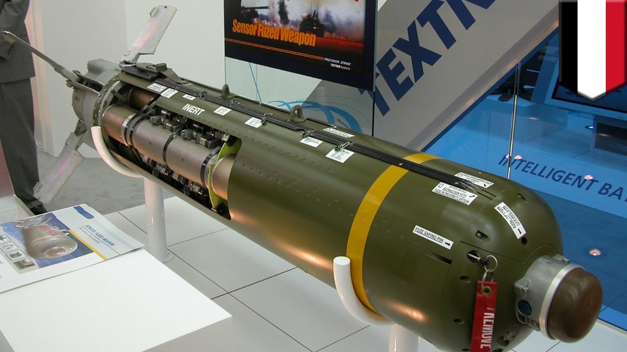 Bom chùm CBU-105 nặng 450kg của Mỹ, bên trong chứa 10 quả bom nhỏ hơn.