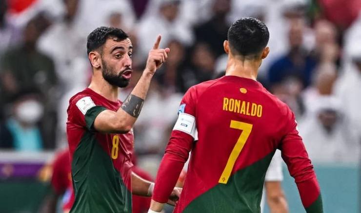 Rộ tin Fernandes không hài lòng với những biểu hiện của Ronaldo thời gian qua