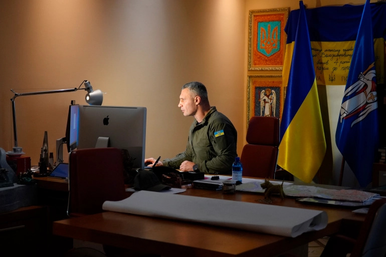 Thị trưởng Kiev Vitali Klitschko trong phòng làm việc (ảnh: Reuters)