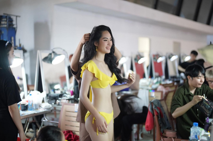 Buổi chụp ảnh bikini từ 4h sáng của thí sinh Hoa hậu Việt Nam - 2
