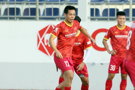 Văn Quyết đánh giá sao về Quang Hải và đối thủ của ĐT Việt Nam tại AFF Cup?