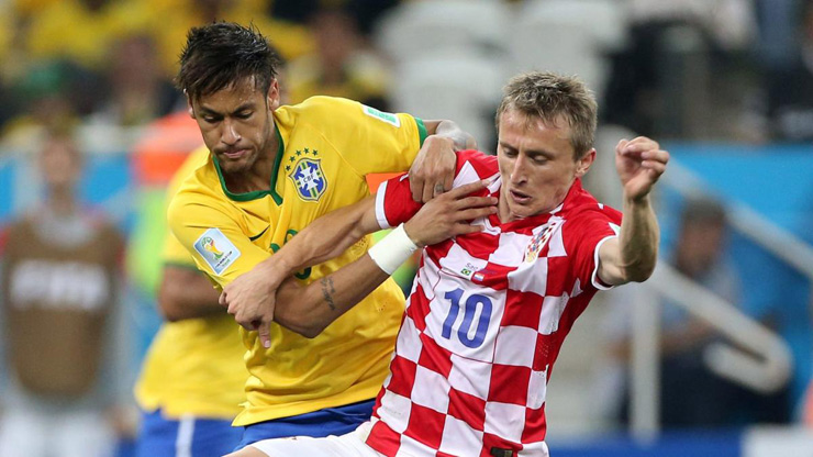 Neymar từng lập cú đúp giúp Brazil thắng 3-1 trước Croatia của Luka Modric ở trận ra quân tại World Cup 2014