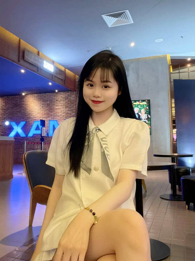 Hình ảnh đời thường xinh đẹp, đáng yêu của nàng hot girl Nha Trang.
