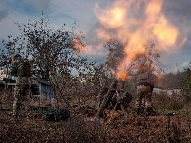 Đóng quân sát chiến tuyến ở Bakhmut, tình cảnh của lính Ukraine ra sao?