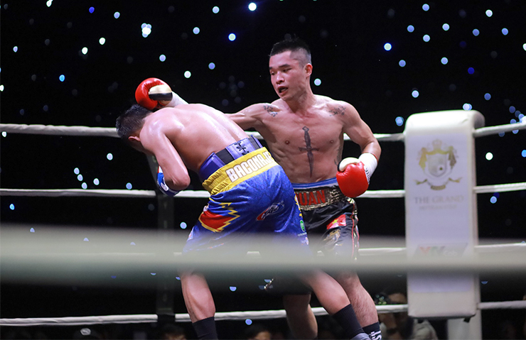 Đinh Hồng Quân thắng nghẹt thở siêu võ sĩ Philippines sau 12 hiệp - 3