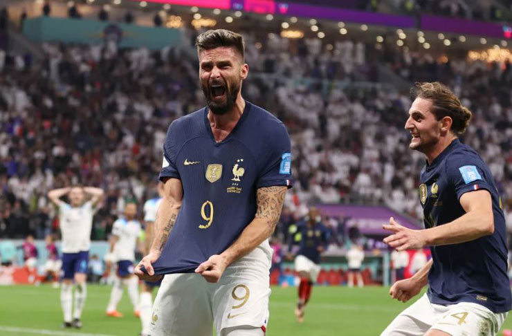 Olivier Giroud (số 9) nâng kỷ lục ghi bàn cho ĐT Pháp mình đang nắm giữ lên con số 53 pha lập công sau khi "xé lưới" ĐT Anh