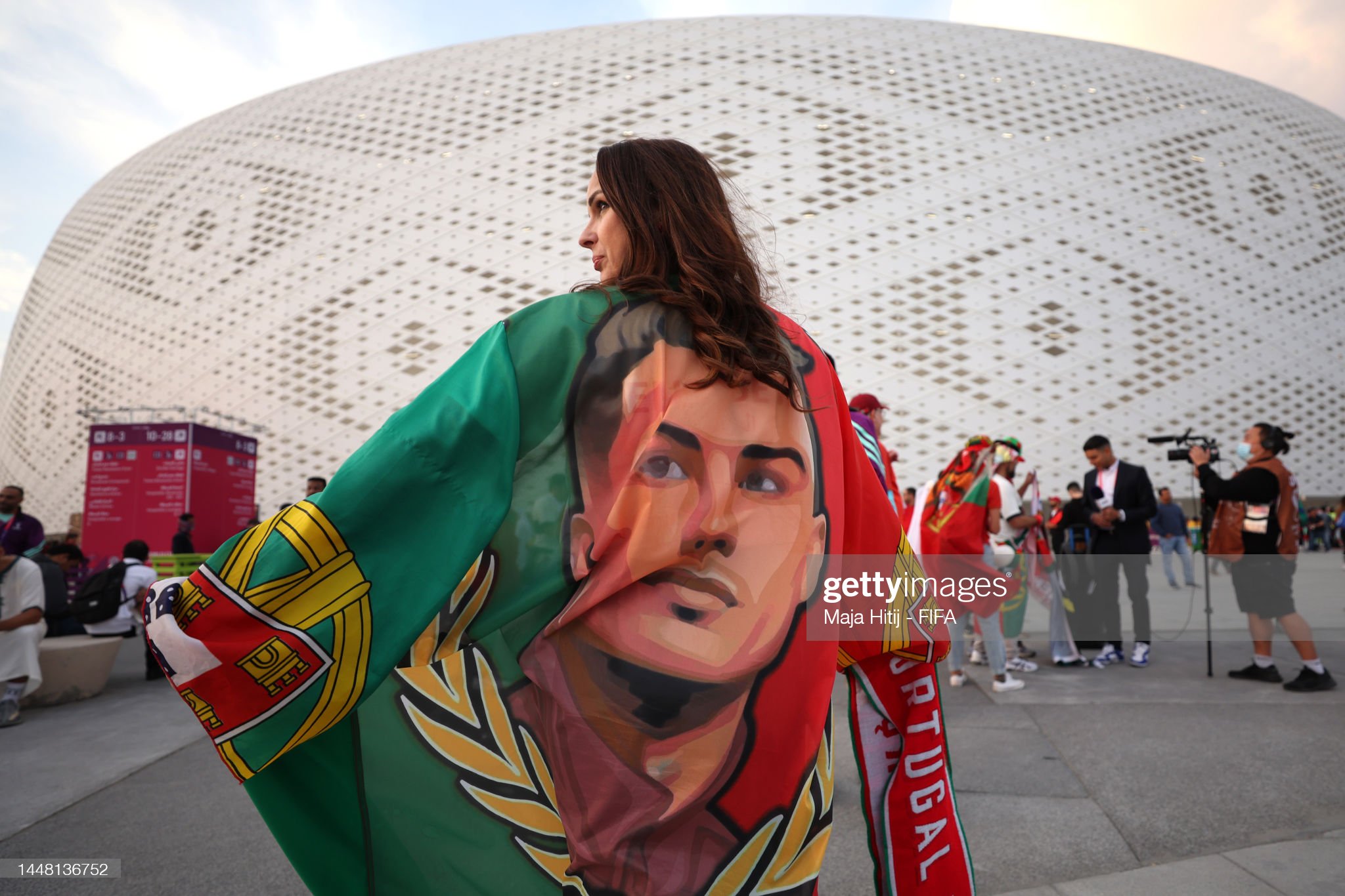 "Ronaldo là số 1. Anh ấy luôn là như thế", Filipa Ramires, một fan nữ của đội tuyển Bồ Đào Nha, chia sẻ.&nbsp;