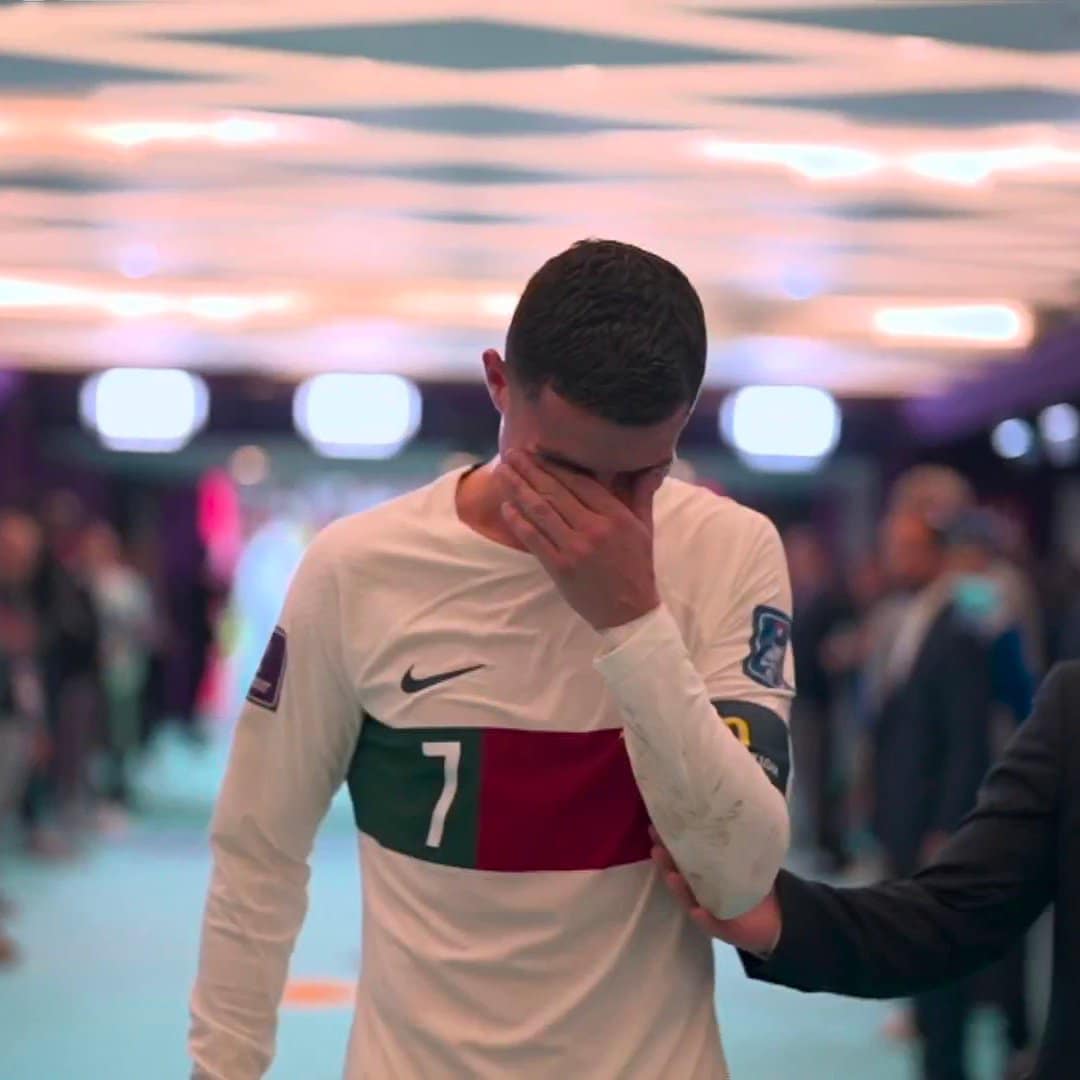 Ronaldo bật khóc sau khi Bồ Đào Nha thua sốc trước Ma Rốc
