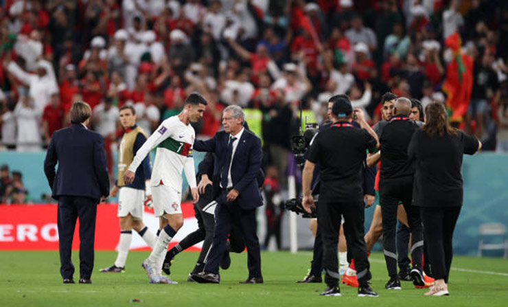 Ronaldo đã khóc sau tiếng còi kết thúc trận đấu
