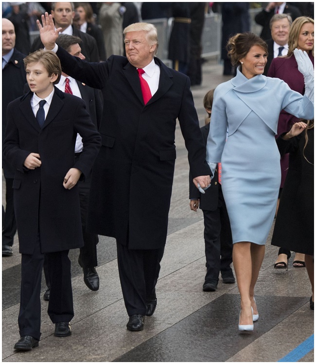 Sau khi cha trở thành Tổng thống Mỹ, Barron Trump cũng được đặt biệt danh là “Hoàng tử Nhà Trắng”. Sự xuất hiện của cậu luôn trở thành tâm điểm chú ý của mọi người.
