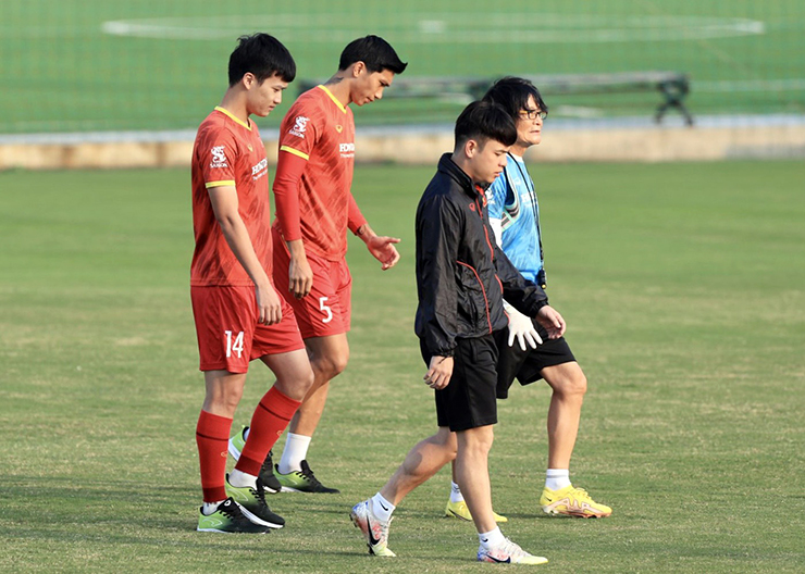 Chiều 12/12, ĐT Việt Nam tiếp tục ra sân tập ở Trung tâm đào tạo bóng đá trẻ VFF, để chuẩn bị cho trận giao hữu với ĐT Philippines (ngày 14/12). Đây được xem như màn tổng duyệt của thầy trò HLV Park Hang Seo trước thềm AFF Cup 2022.&nbsp;