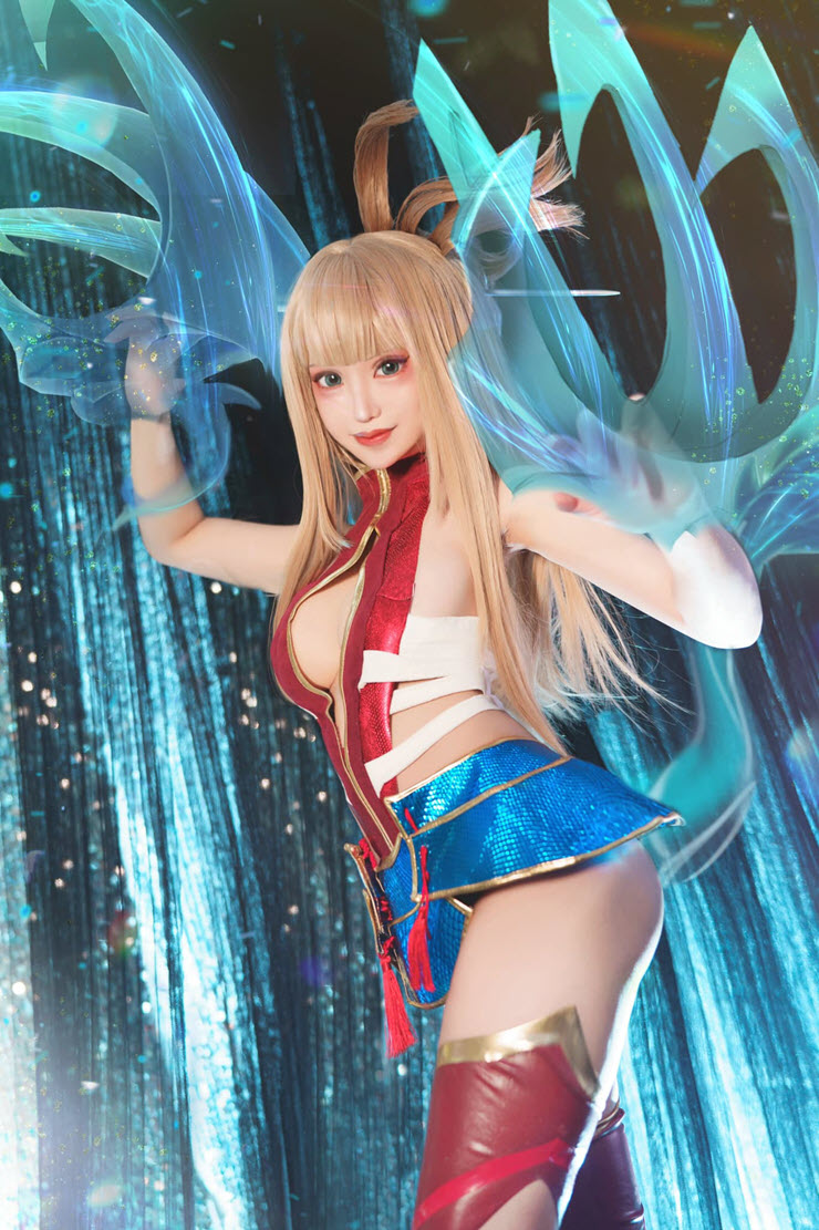 Nhan sắc và thân hình quyến rũ khó cưỡng của Aoi phiên bản cosplay.