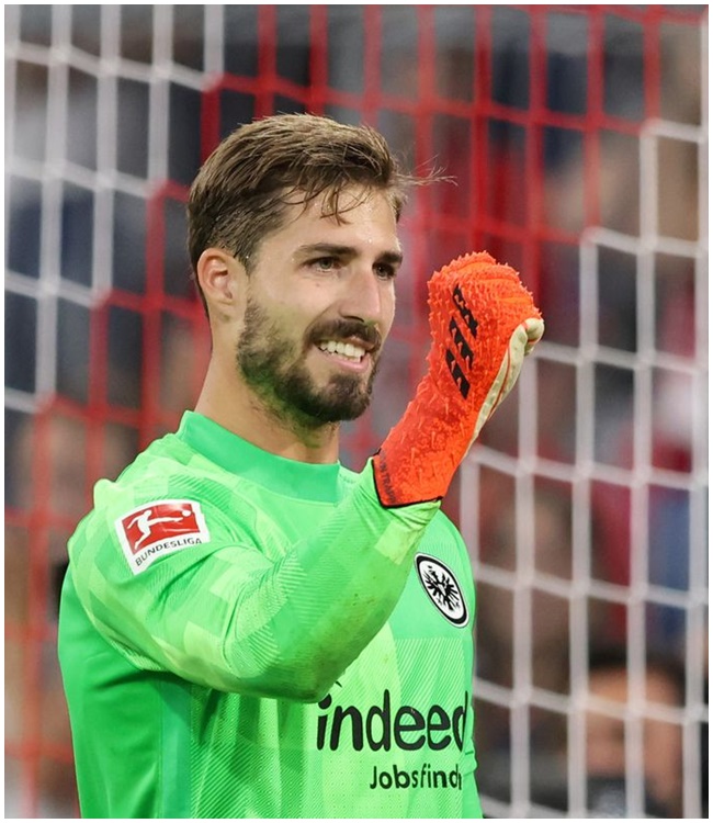 Kevin Trapp nói rằng anh cố gắng tránh xa các phương tiện truyền thông và không đọc bất kỳ những điều&nbsp;&#34;độc hại&#34; nào có thể ảnh hưởng đến tinh thần của mình.
