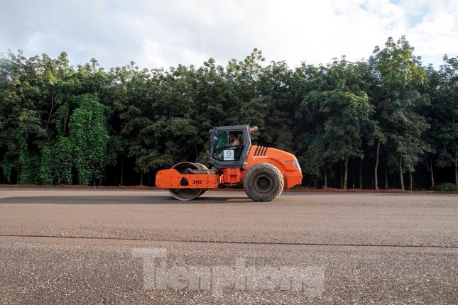 Theo Ban Quản lý dự án Thăng Long (đại diện chủ đầu tư dự án), hiện nay công tác giải phóng mặt bằng đã cơ bản hoàn thành, các nhà thầu đang triển khai nhiều mũi thi công toàn tuyến ngày đêm tăng ca để đẩy nhanh tiến độ.