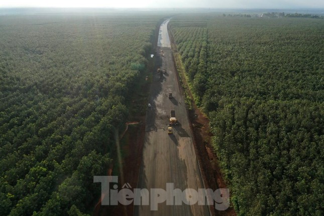 Toàn bộ dự án được chia làm 4 gói thầu, trong đó địa bàn tỉnh Đồng Nai dài gần 52km với 2 gói thầu XL03 và XL04, chiều dài qua tỉnh Bình Thuận hơn 47km với 2 gói thầu XL01 và XL02.