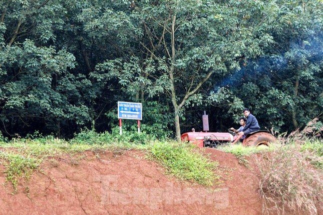 Bộ trưởng Giao thông Vận tải Nguyễn Văn Thắng yêu cầu chủ đầu tư phải hoàn thành cao tốc Dầu Giây - Phan Thiết vào 30/4 năm tới, nếu không sẽ bị xử lý.