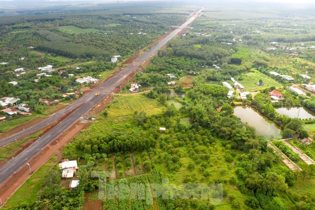 Bộ trưởng Bộ Giao thông Vận tải Nguyễn Văn Thắng rất sốt ruột với đoạn cuối (đoạn qua Đồng Nai) vì thấy công trường còn ngổn ngang.