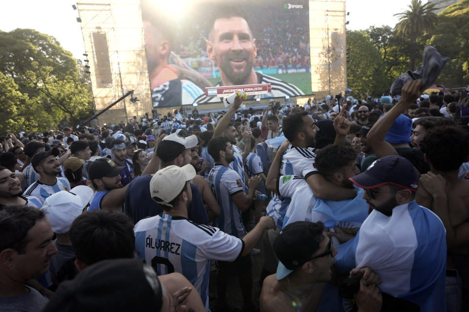 Cổ động viên Argentina hoàn toàn tin tưởng vào cơ hội vô địch của đội bóng khi Messi liên tục tỏa sáng.