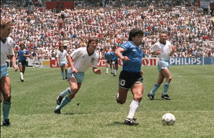 Pha solo ghi bàn của Alvarez được so sánh với Maradona năm 1986