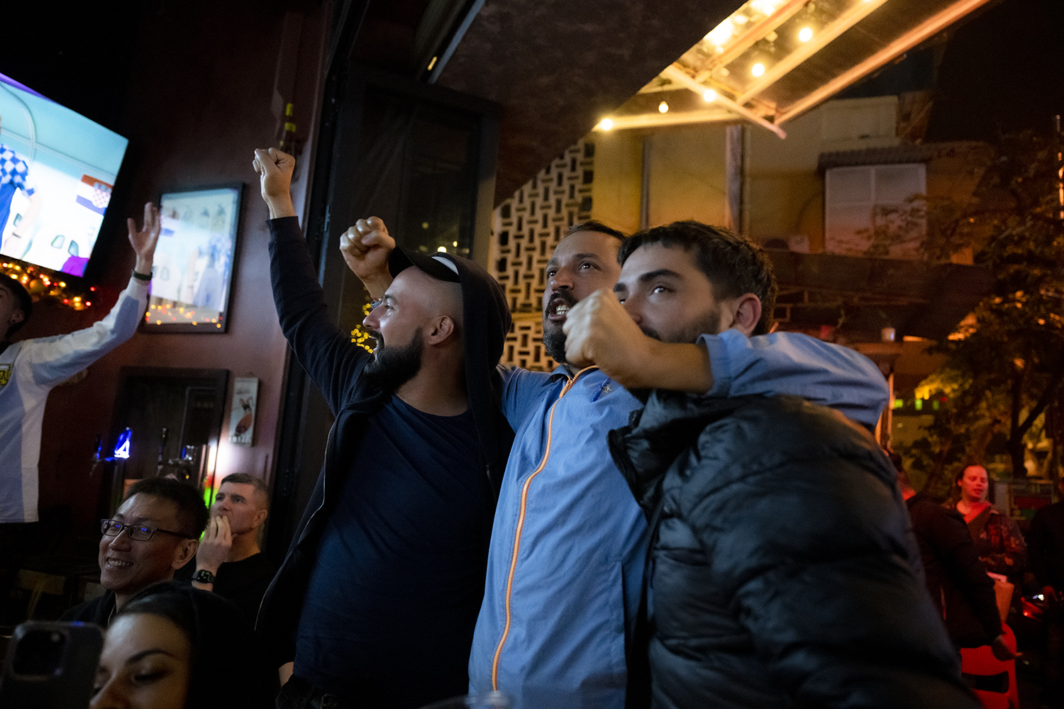 Argentina vào chung kết World Cup, Fan ở Việt Nam vỡ òa trong hạnh phúc - 18