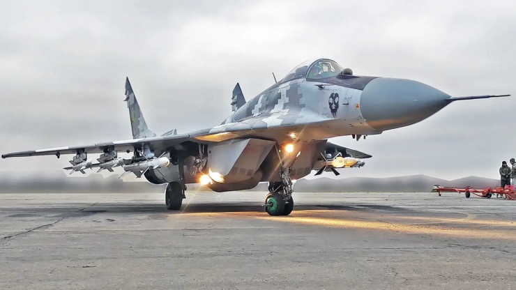 Một tiêm kích MiG-29 của Ukraine mang đầy đủ vũ khí.