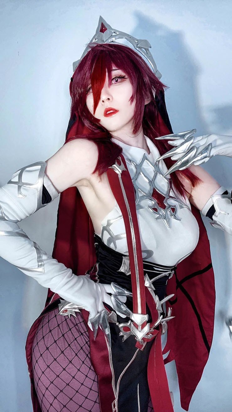 Bỏng đôi mắt với những mùng cosplay game Genshin Impact “thiếu vải” - 3