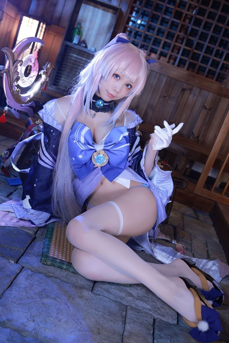 Bỏng đôi mắt với những mùng cosplay game Genshin Impact “thiếu vải” - 6