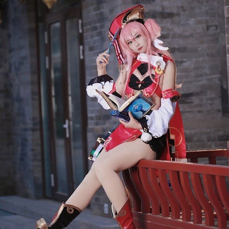 Bỏng đôi mắt với những mùng cosplay game Genshin Impact “thiếu vải” - 9