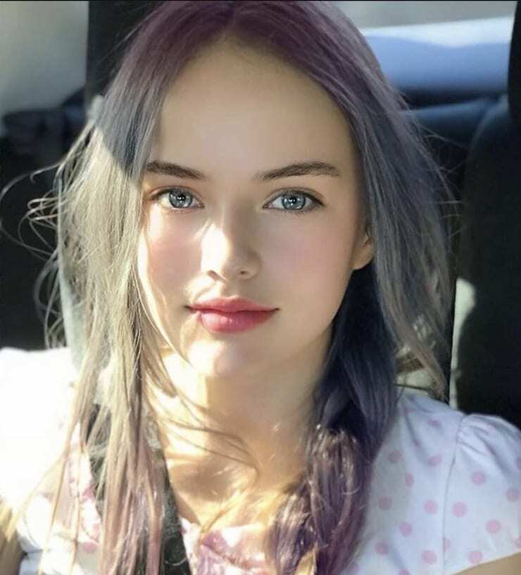 Kristina Pimenova vẫn giữ được vẻ đẹp&nbsp;hồi nhỏ cùng với đó là sự trưởng thành, gương mặt sắc nét hơn trước.
