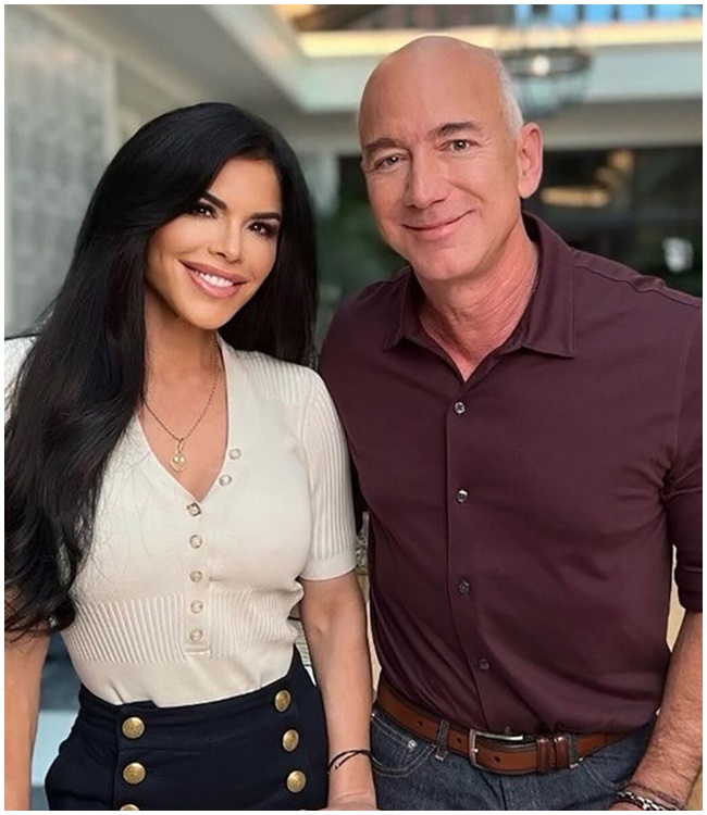 Tỷ phú Jeff Bezos và bạn gái xuất hiện trẻ trung trong một cuộc phỏng vấn công khai.
