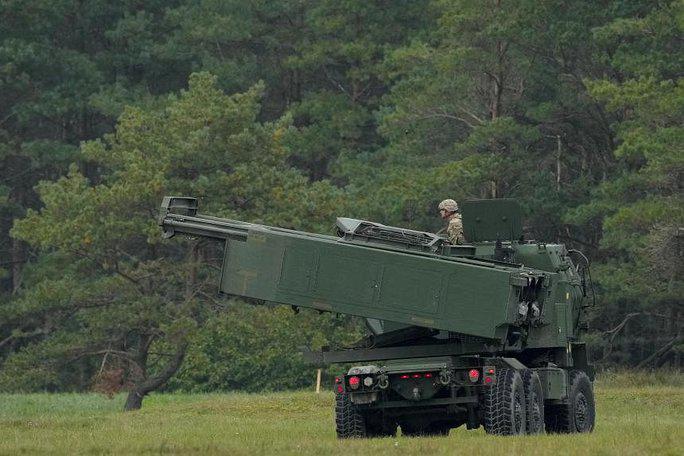 HIMARS gây ra nhiều khó khăn cho các lực lượng Nga ở Ukraine. Ảnh: Reuters