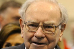 Vì sao giới đầu tư lỗ nặng nhưng tỷ phú Warren Buffett vẫn ăn nên làm ra?