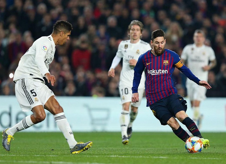 Messi và Varane từng nhiều lần chạm trán nhau trong các trận El Clasico