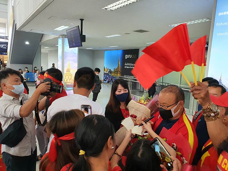 ĐT Việt Nam đến Lào đấu AFF Cup: Thầy Park lo vì 2 trò cưng mắc Covid-19 - 9