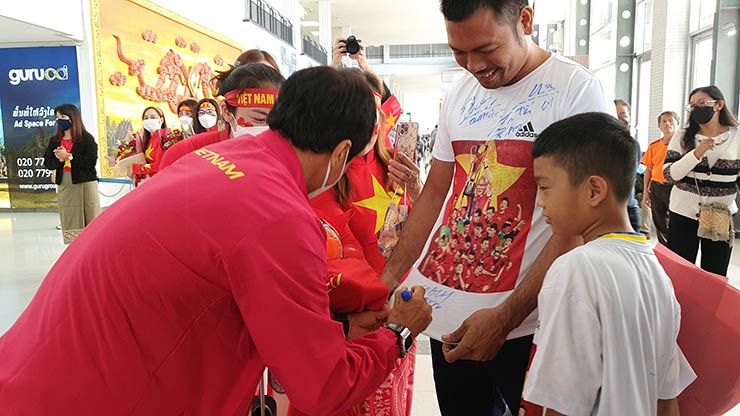 ĐT Việt Nam đến Lào đấu AFF Cup: Thầy Park lo vì 2 trò cưng mắc Covid-19 - 8