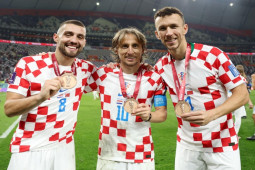 Modric và dàn sao Croatia vỡ òa ăn mừng huy chương đồng World Cup