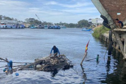 Phú Quốc: Tàu ngưng hoạt động, máy bay không hạ cánh được vì gió mạnh bất thường