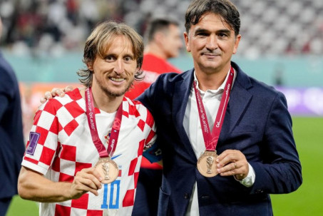 HLV Croatia ví hạng 3 World Cup như vô địch, Modric muốn "cày" tới EURO 2024