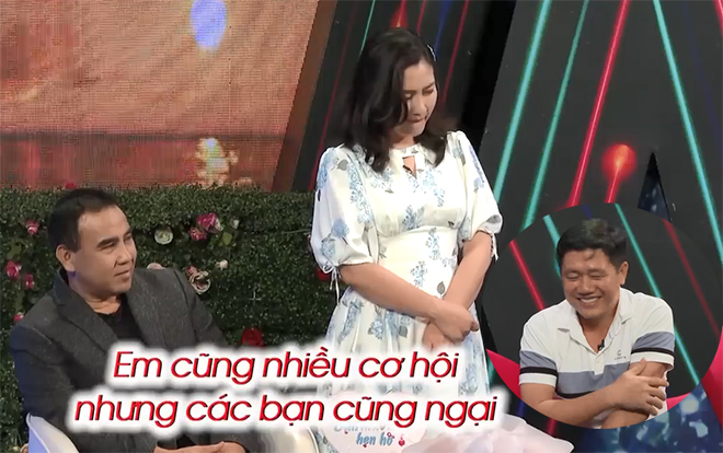 “Tình duyên của em hơi lận đận, em đã lập gia đình được 10 năm, có 3 người con – lớn nhất 8 tuổi, nhỏ nhất 5 tuổi. Em ly hôn được 3 năm, hiện 3 cháu ở với mẹ tại Bình Dương. 10 năm hôn nhân em phải nhịn nhiều, lúc tìm hiểu nhanh quá nên không hiểu nhau hết. Cũng có thể do tâm lý em không được tốt và em cũng ít lãng mạn. Em coi trọng gia đình nên muốn có một cuộc sống ổn định, cả hai phải có cảm mến tình yêu với nhau, tôn trọng và chia sẻ. Trong cuộc sống thăng trầm lên xuống dữ lắm, chỉ có yêu thương thật sự, chân tình và hợp nhau thì sẽ gắn bó với nhau được. Rào cản lớn nhất của em là 3 cháu nên các bạn đến với em ai cũng ngại”, ông bố 3 con chân thành nói. &nbsp;&nbsp;