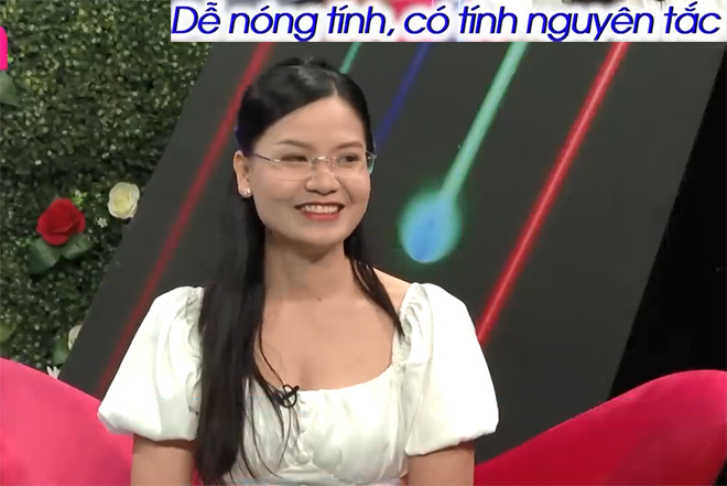 Ánh Nhẫn là người cởi mở, có trách nhiệm trong công việc, biết lắng nghe, chia sẻ nhưng dễ nóng tính, nguyên tắc và vô tâm với mọi thứ xung quanh khi tập trung làm việc.