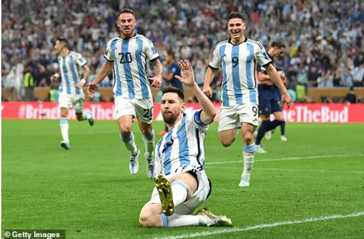 Messi mở tỷ số cho ĐT Argentina nhờ quả penalty cực kỳ chính xác