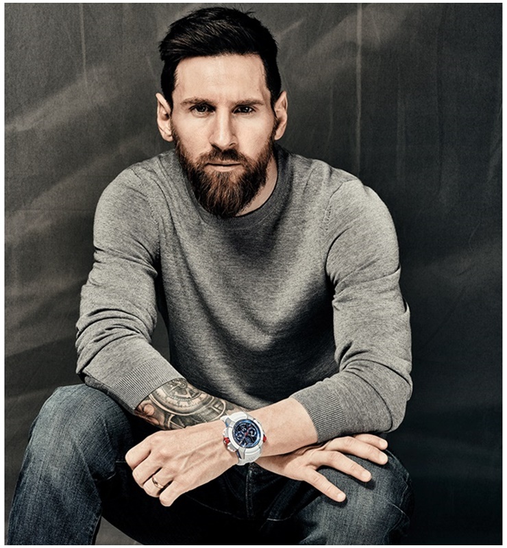 Theo thống kê của Forbes, Messi kiếm được khoảng 1,5 tỷ USD, tính cả trong và ngoài sân cỏ.
