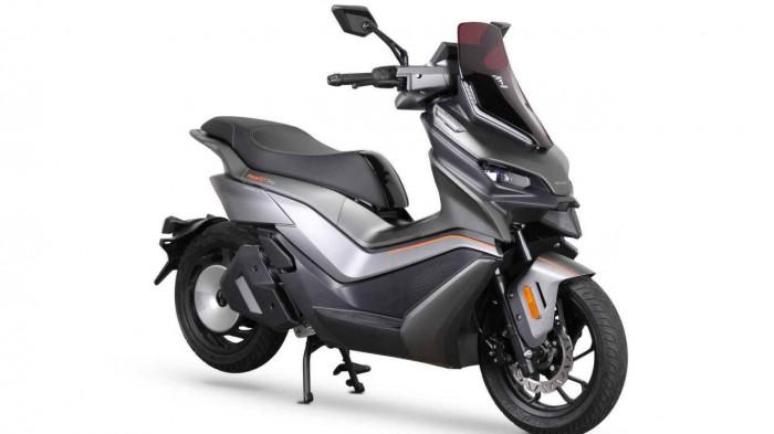 Loncin ra mắt xe máy điện có trang bị số lùi - 2