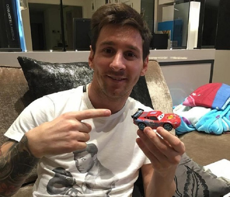 Chiếc xe đắt nhất trong gara của Messi là Ferrari 335 S Spider Scaglietti
