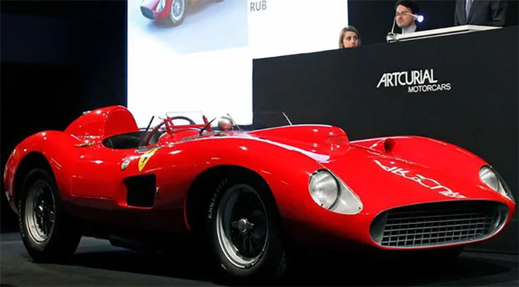 Ferrari 335 S Spider Scaglietti được trang bị động cơ V12 4,0 lít hút khí tự nhiên và có thể đạt tốc độ tối đa 482 km/giờ
