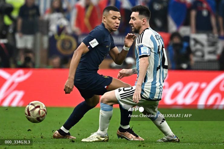 Messi và Mbappe so kè căng thẳng