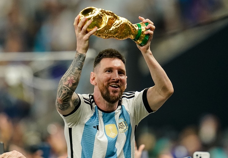 Messi rạng rỡ khi nâng cao chức vô địch World Cup