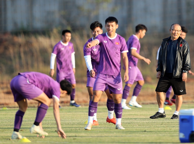 Ông Park cũng nở nụ cười thật tươi khi thấy các học trò có tâm lý thoải mái hướng đến trận đấu ra quân ở bảng B AFF Cup 2022 trước chủ nhà Lào.