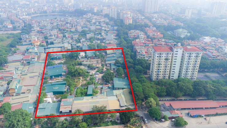 Hàng trăm công trình nhà xưởng, nhà kiên cố xây trái phép trên 3,5ha diện tích Đầm Bông (phần khoanh đỏ - PV) thuộc phường Định Công, quận Hoàng Mai, TP Hà Nội trong suốt nhiều năm qua.