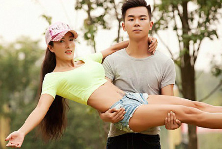 2 hot mom Trung Quốc có sắc vóc như thể "lão hóa ngược", bị nhầm là bạn gái của con trai